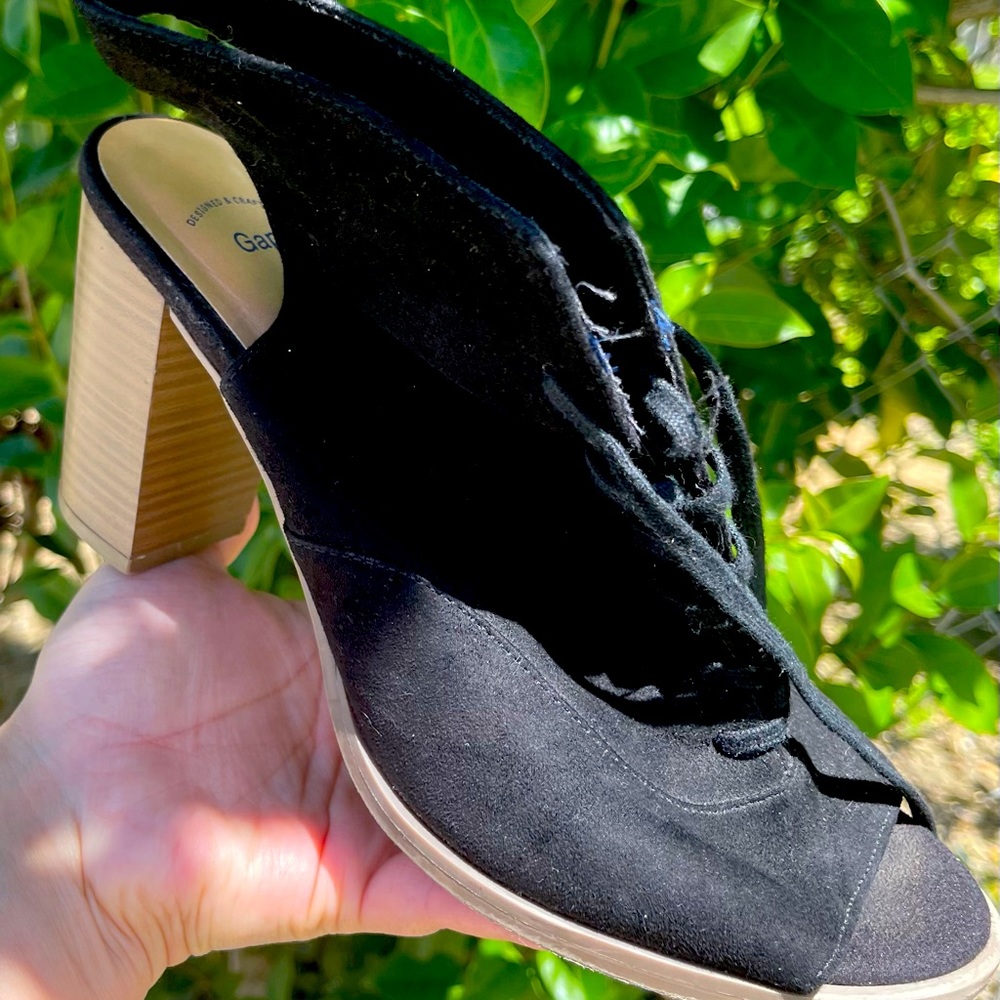 Seminew black heels